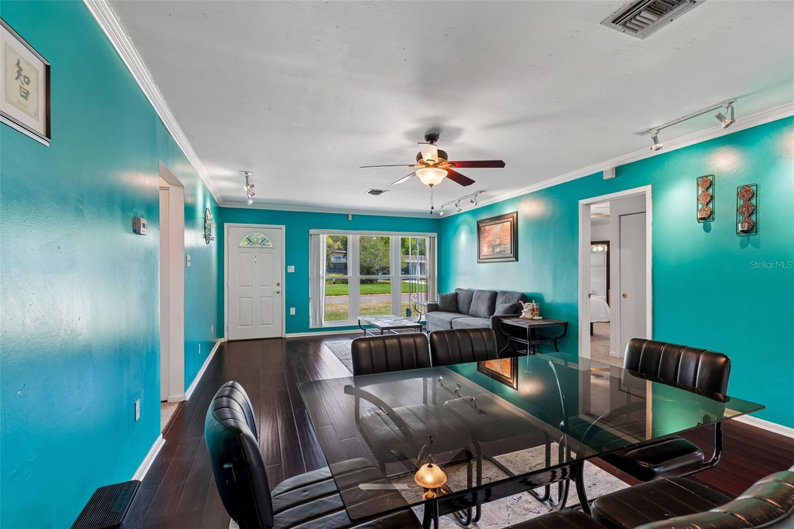 Listing photo id 14 for 4519 Cooper Place