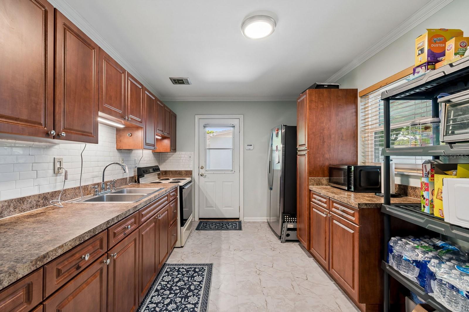 Listing photo id 15 for 4519 Cooper Place