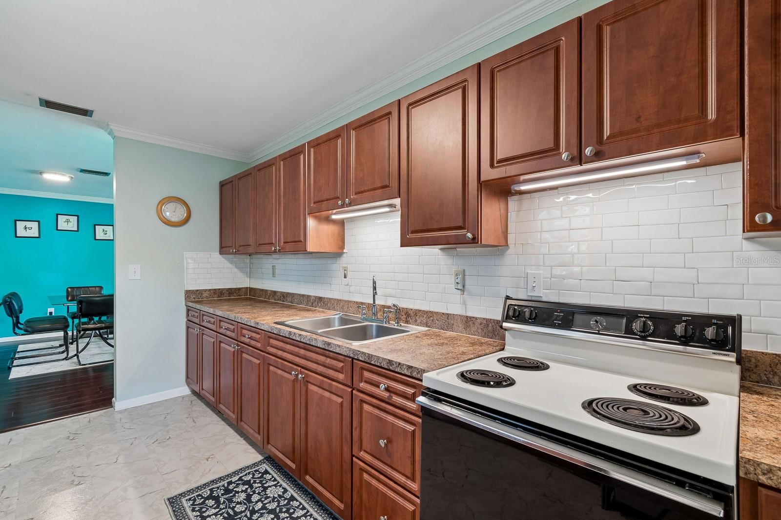 Listing photo id 17 for 4519 Cooper Place