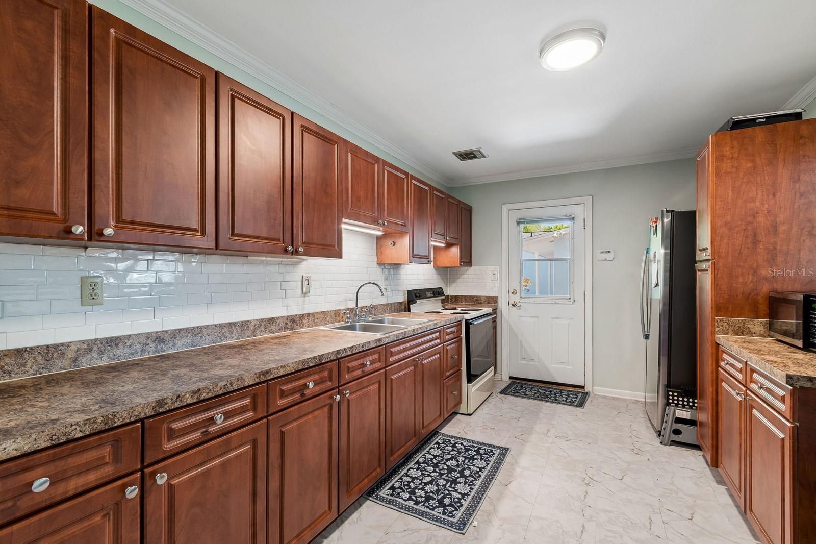 Listing photo id 0 for 4519 Cooper Place