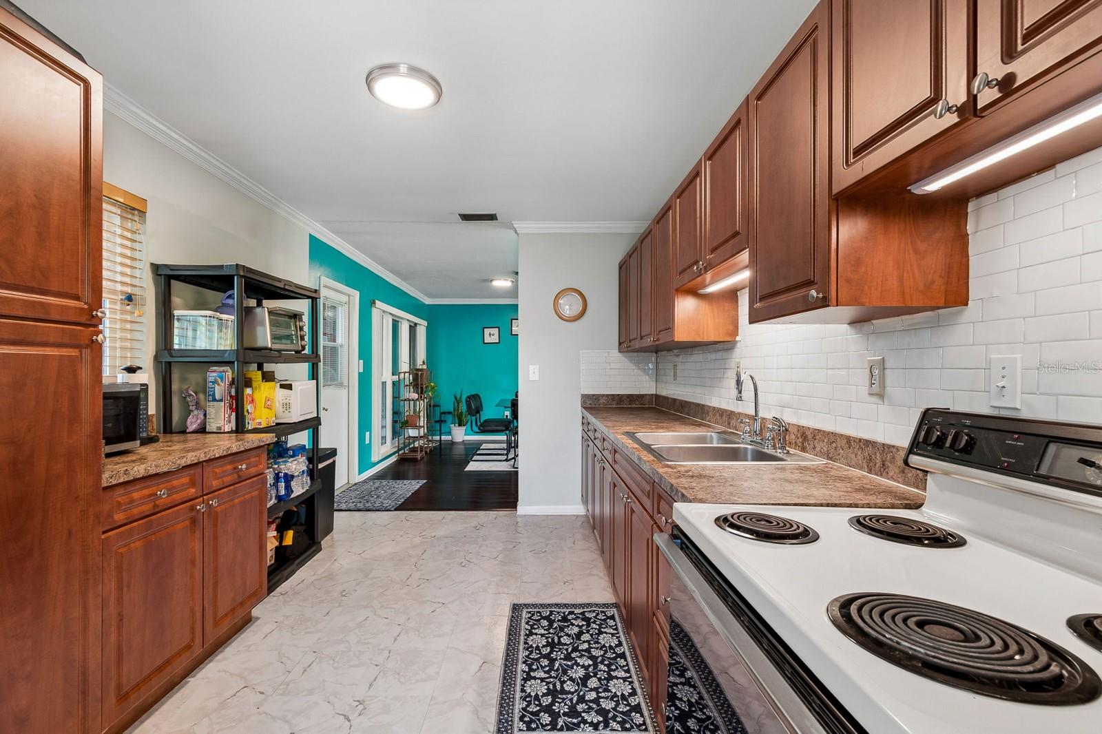 Listing photo id 18 for 4519 Cooper Place