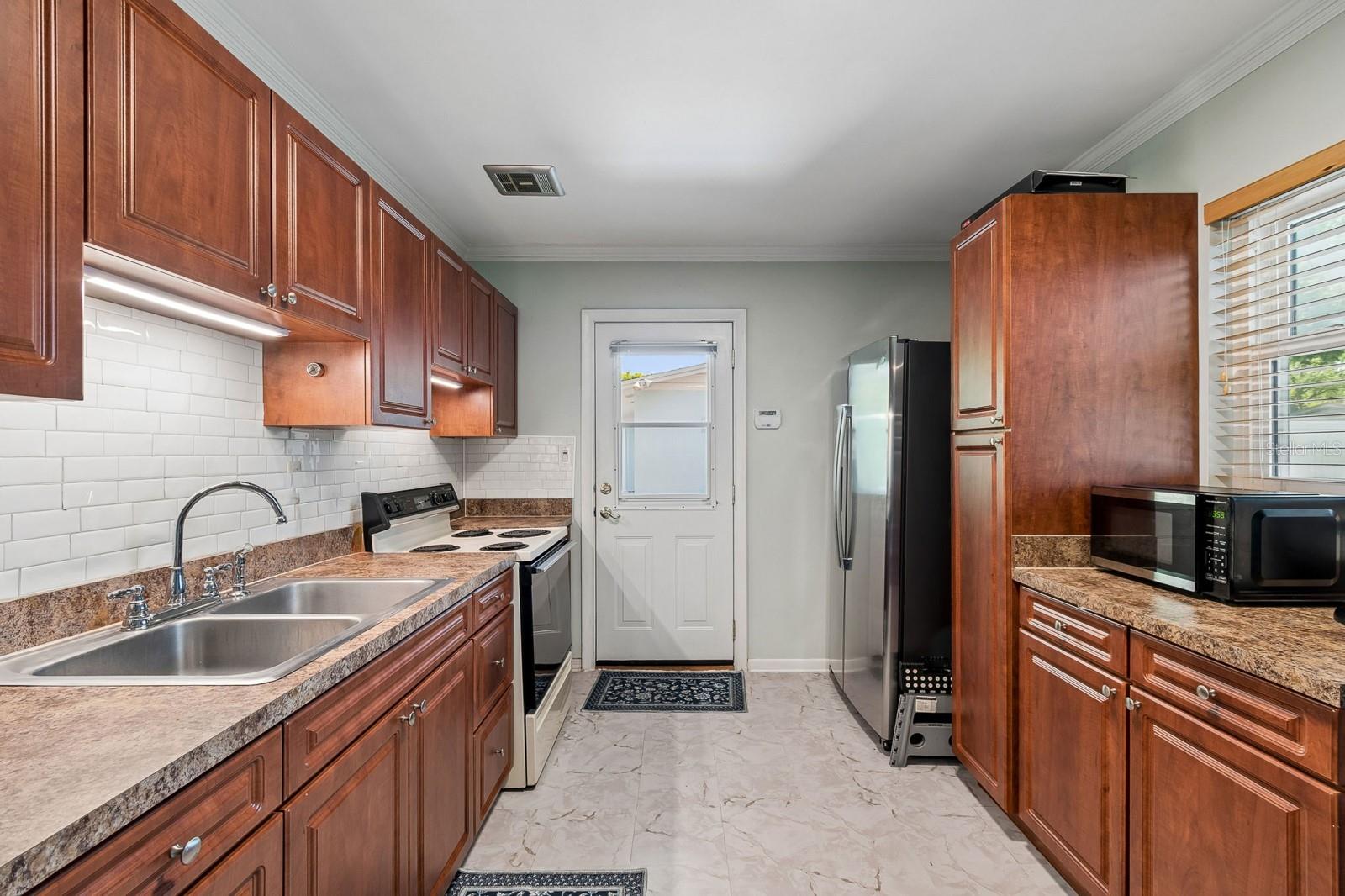 Listing photo id 19 for 4519 Cooper Place