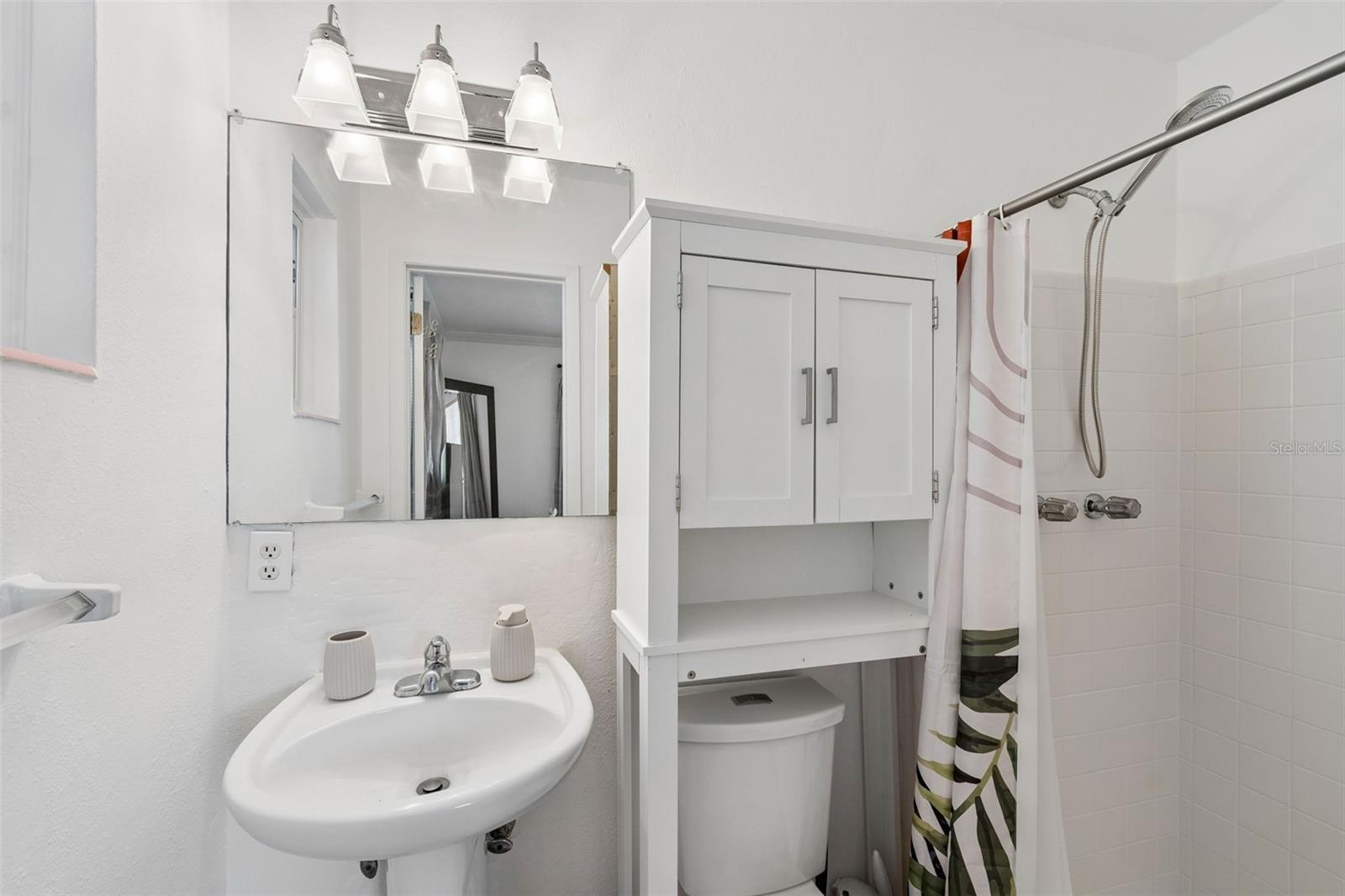 Listing photo id 25 for 4519 Cooper Place