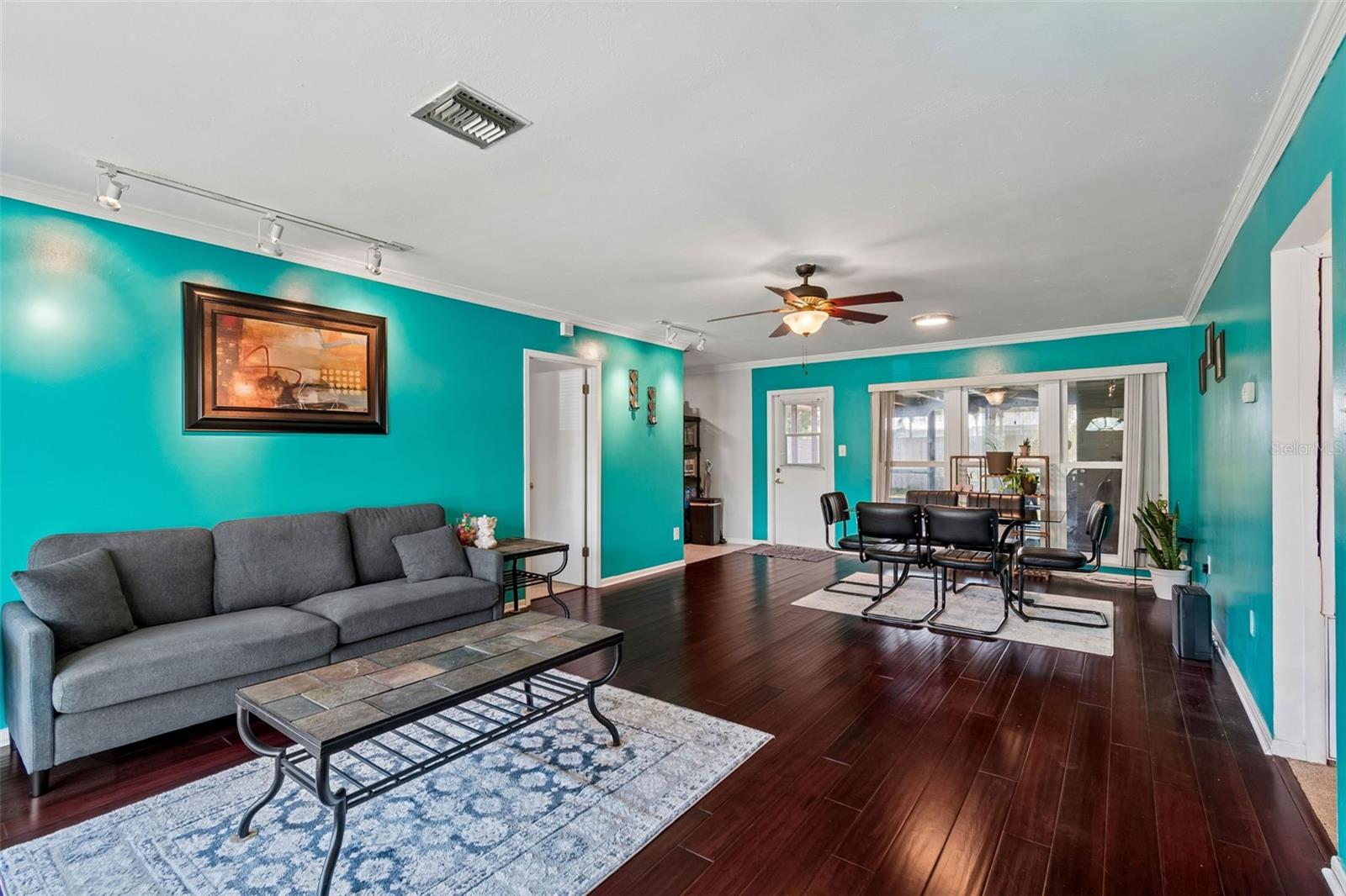 Listing photo id 1 for 4519 Cooper Place