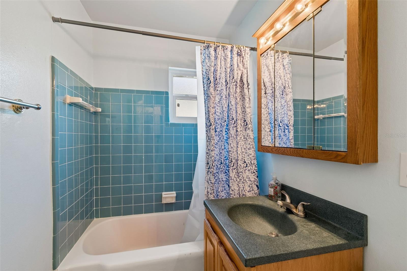 Listing photo id 28 for 4519 Cooper Place