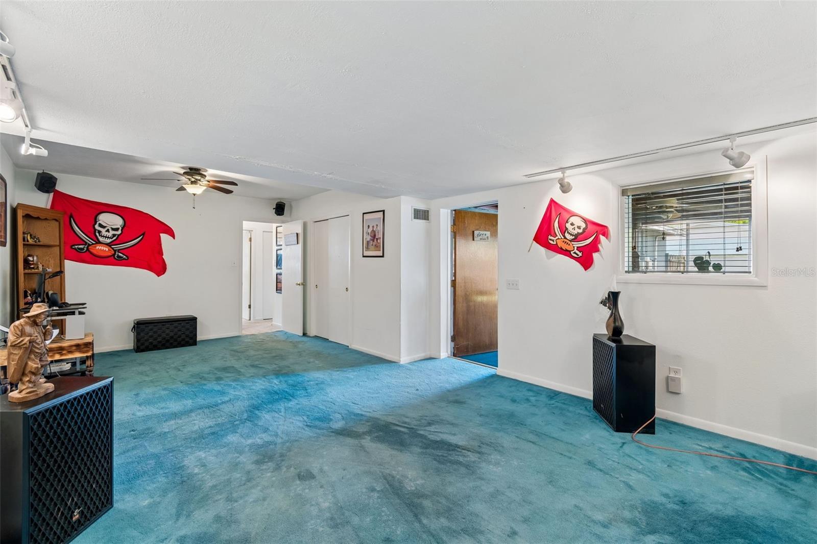 Listing photo id 29 for 4519 Cooper Place