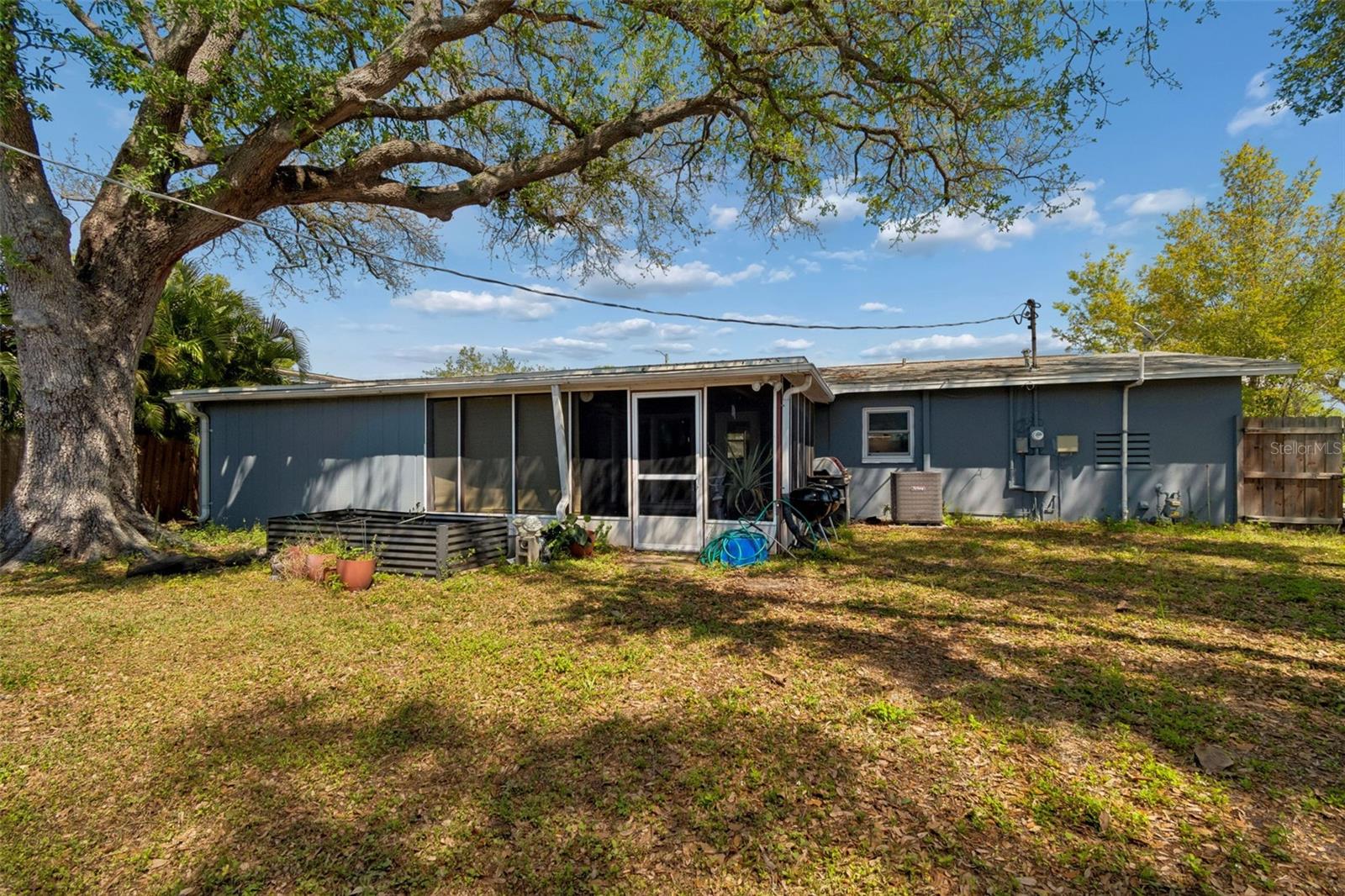 Listing photo id 35 for 4519 Cooper Place