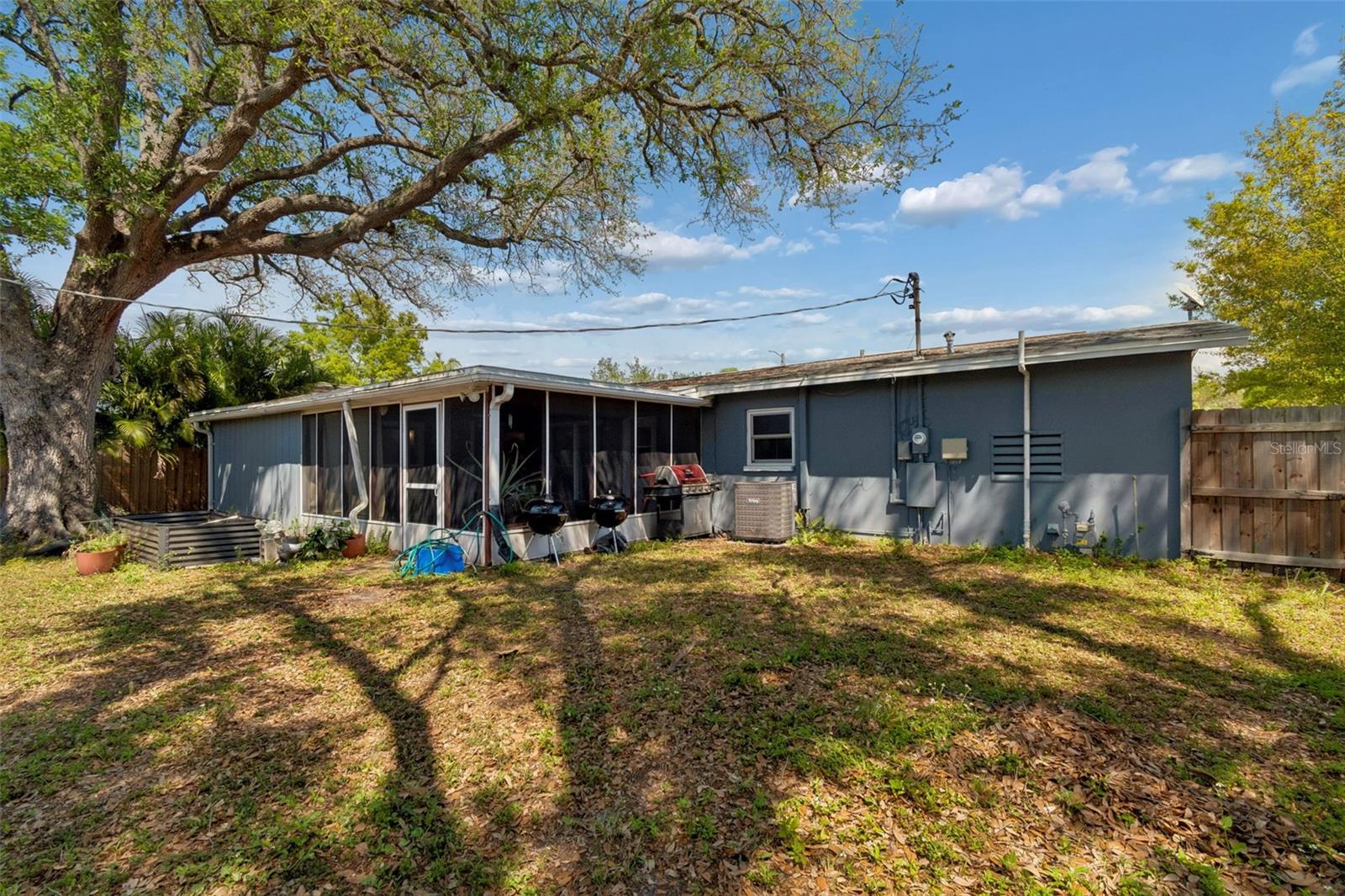 Listing photo id 36 for 4519 Cooper Place