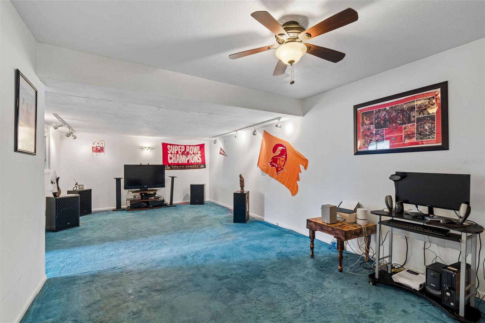 Listing photo id 3 for 4519 Cooper Place