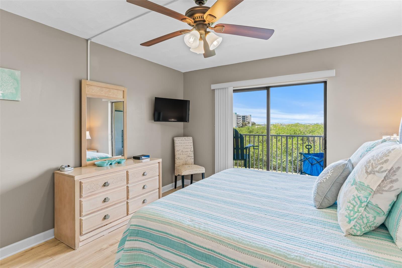 Image 11 of 16 For 19451 Gulf Boulevard 203