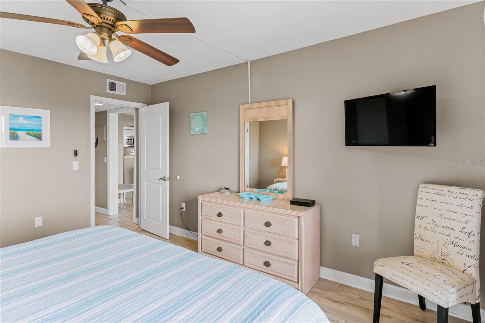 Image 13 of 16 For 19451 Gulf Boulevard 203