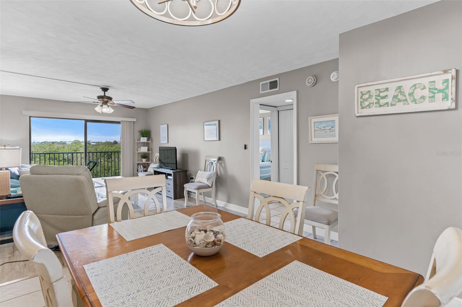 Image 7 of 16 For 19451 Gulf Boulevard 203