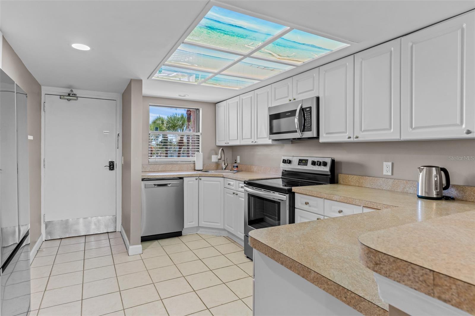 Image 8 of 16 For 19451 Gulf Boulevard 203