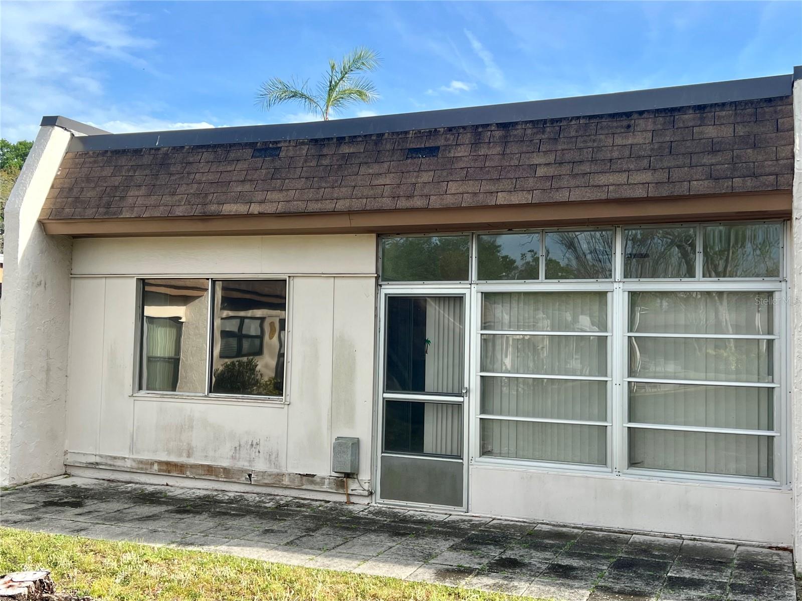 Listing photo id 9 for 1410 Arrowhead Circle W