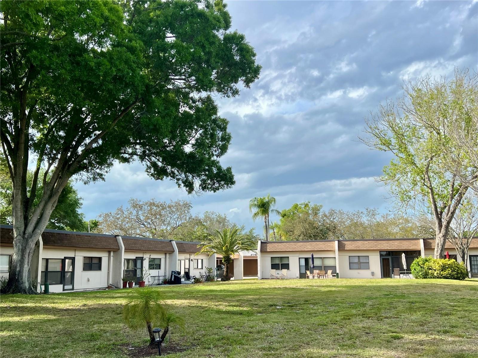 Listing photo id 10 for 1410 Arrowhead Circle W