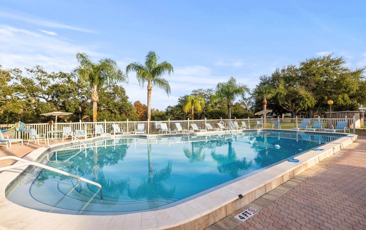 Listing photo id 11 for 1410 Arrowhead Circle W