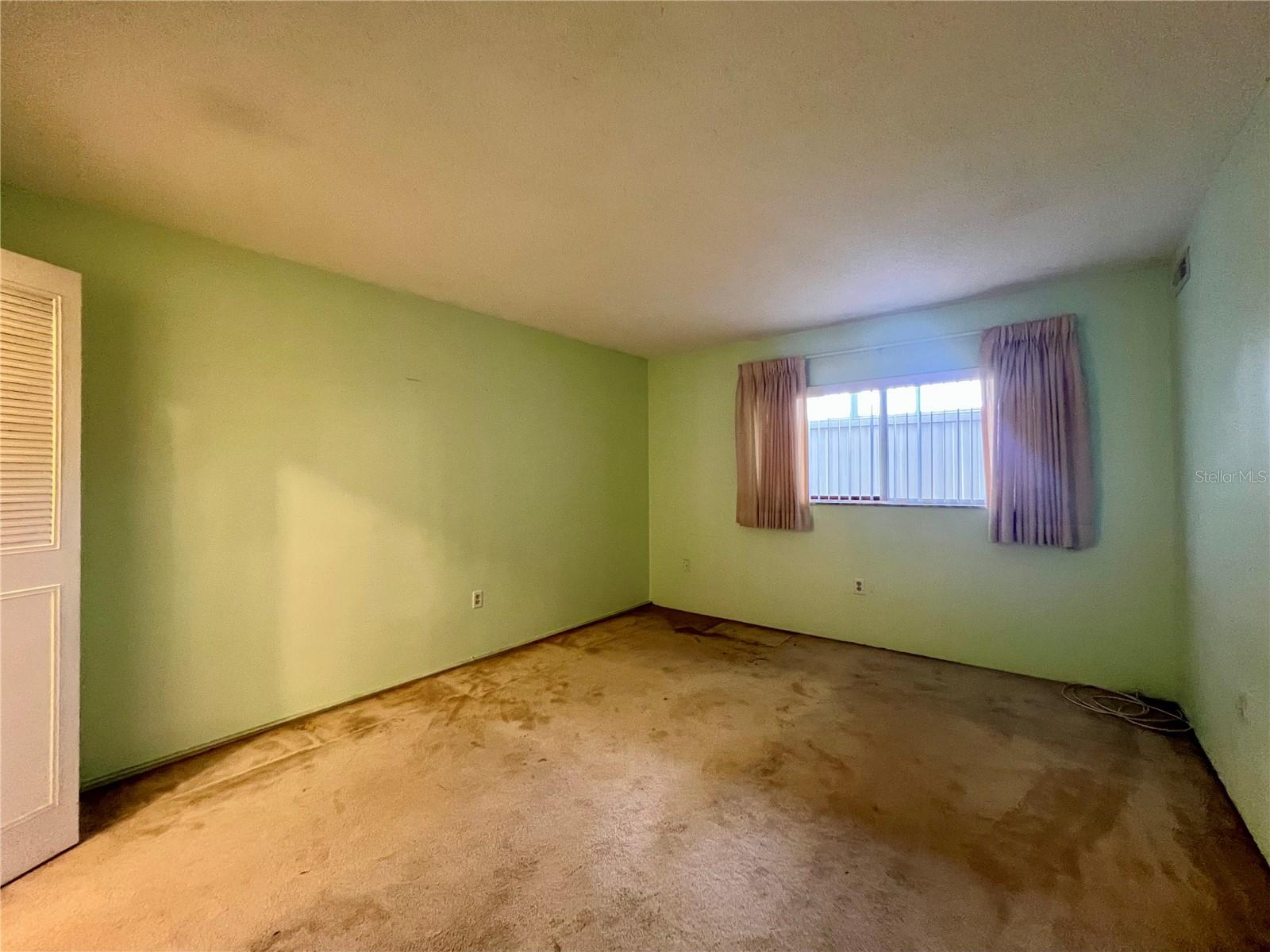 Listing photo id 6 for 1410 Arrowhead Circle W