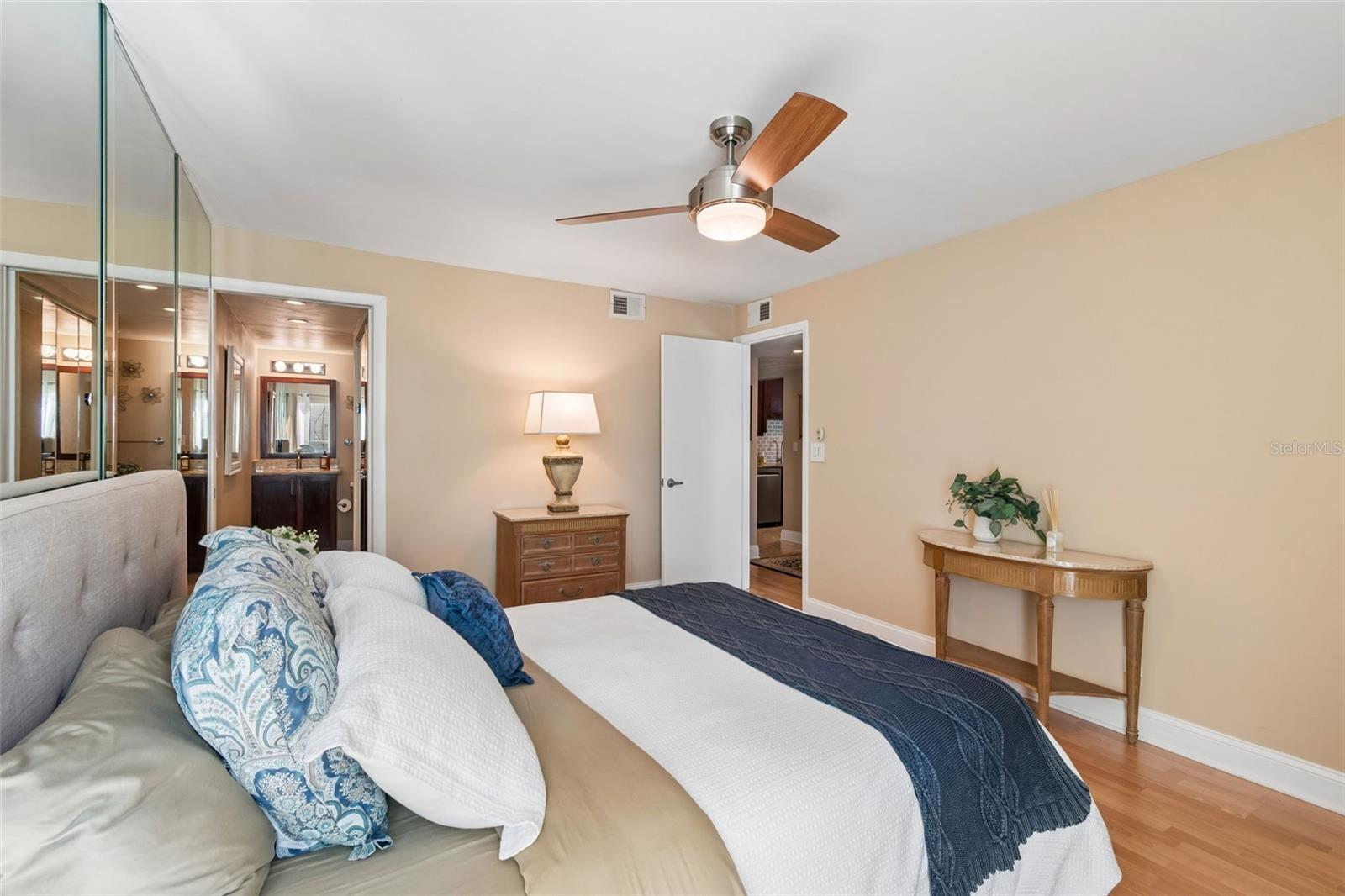 Image 14 of 40 For 3325 Bayshore Boulevard A12