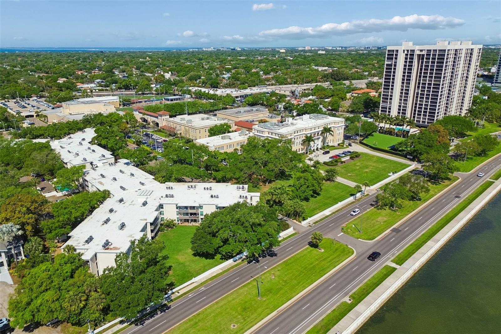 Image 37 of 40 For 3325 Bayshore Boulevard A12