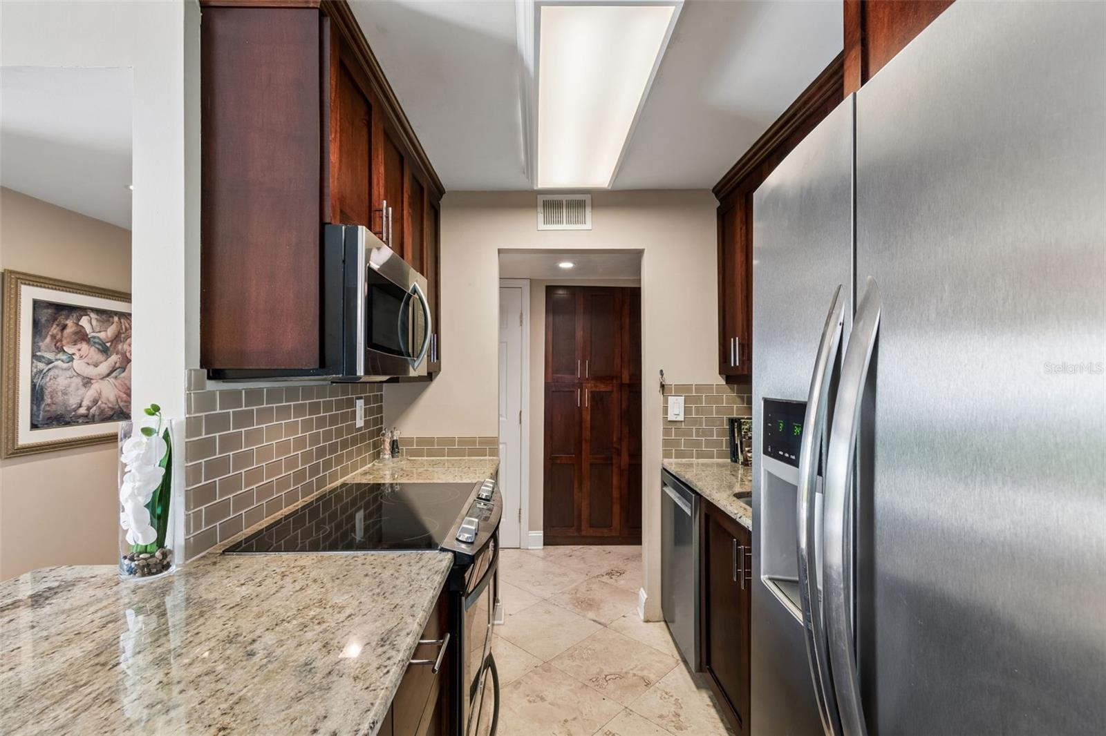 Image 4 of 40 For 3325 Bayshore Boulevard A12