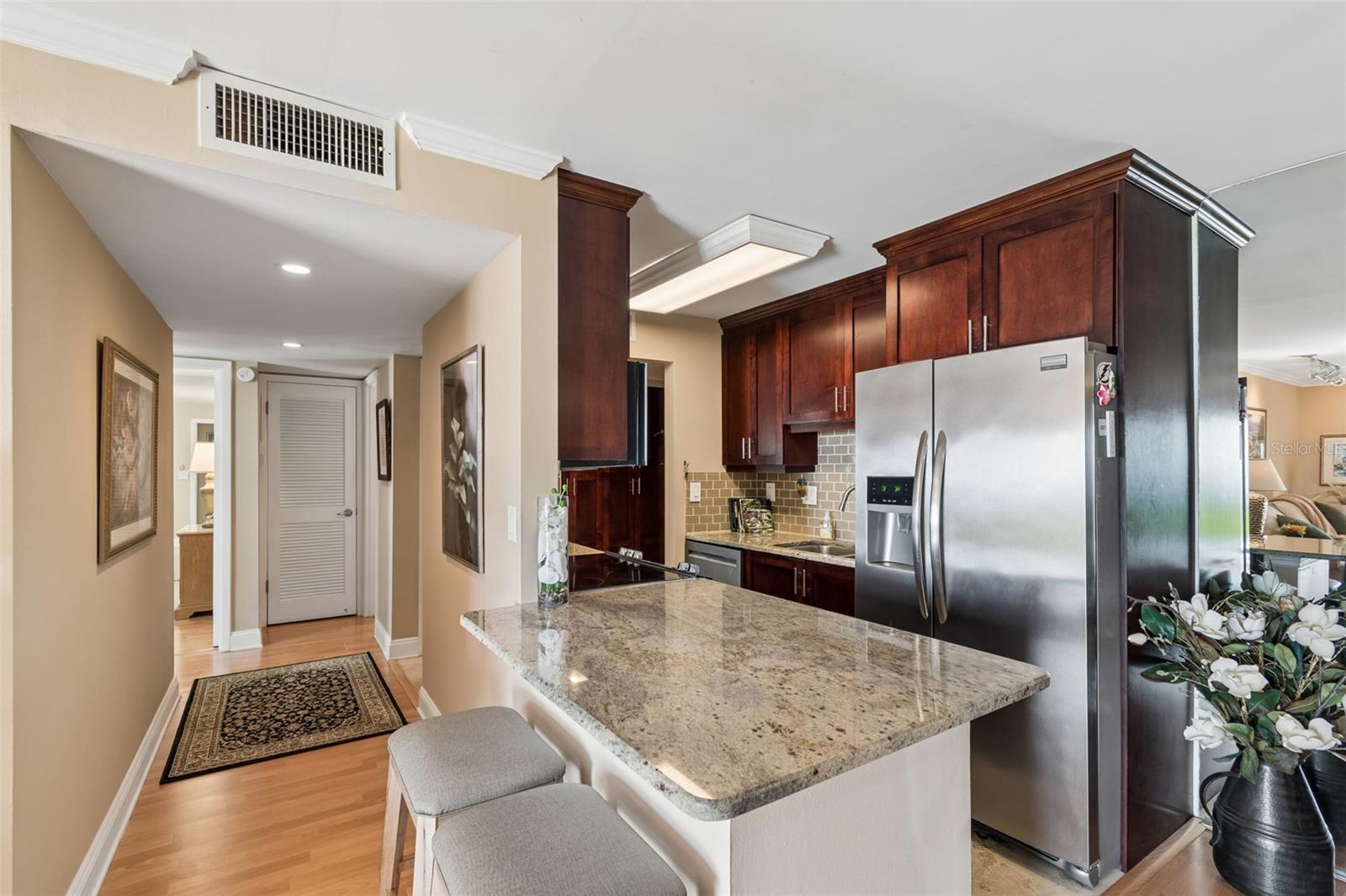 Image 6 of 40 For 3325 Bayshore Boulevard A12