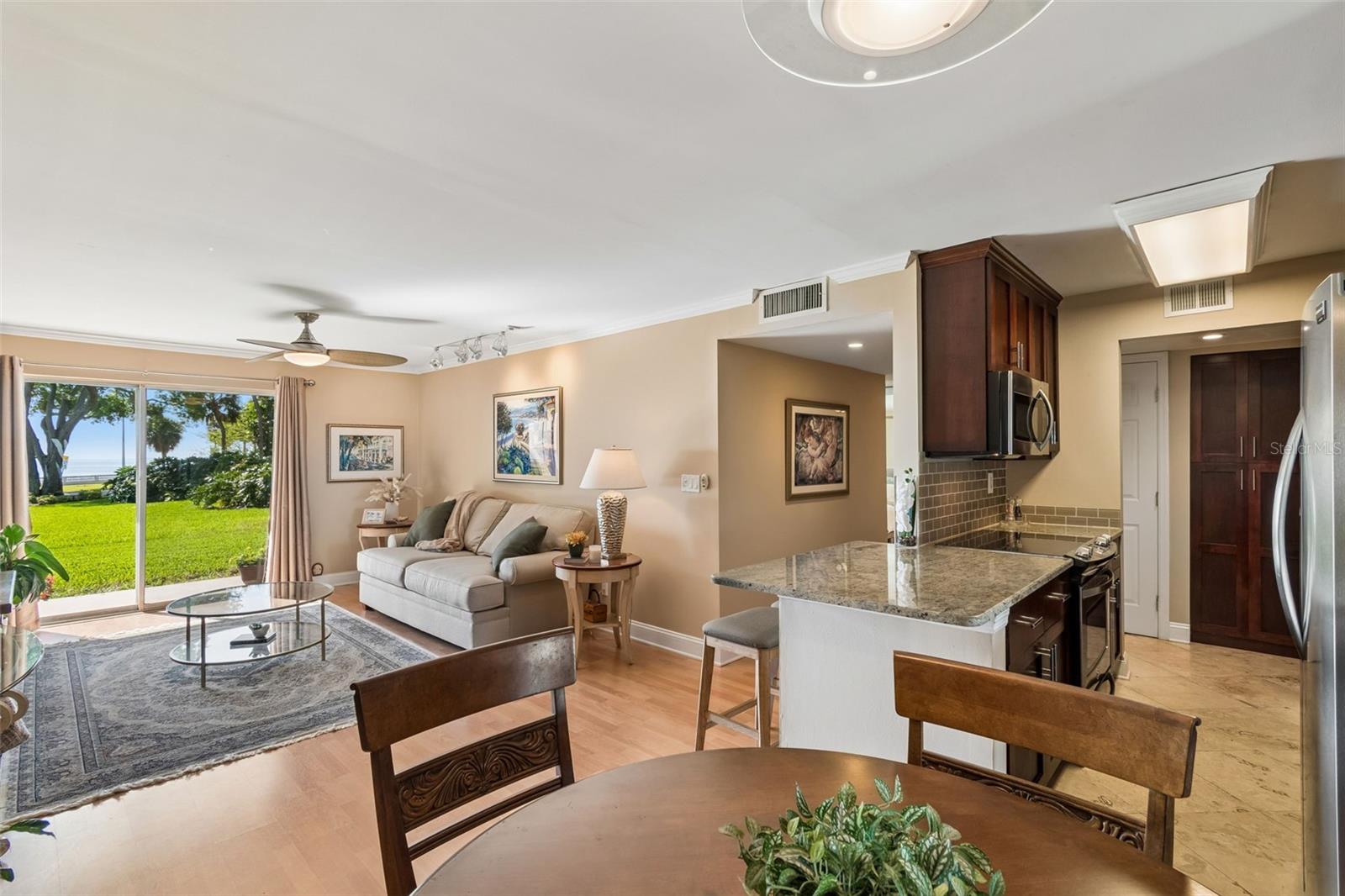 Image 8 of 40 For 3325 Bayshore Boulevard A12