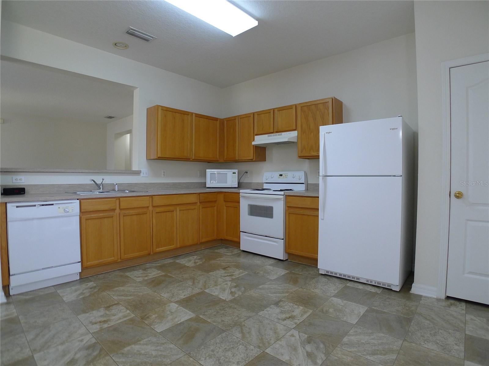 Image 2 of 20 For 6829 Lake Eaglebrooke Drive