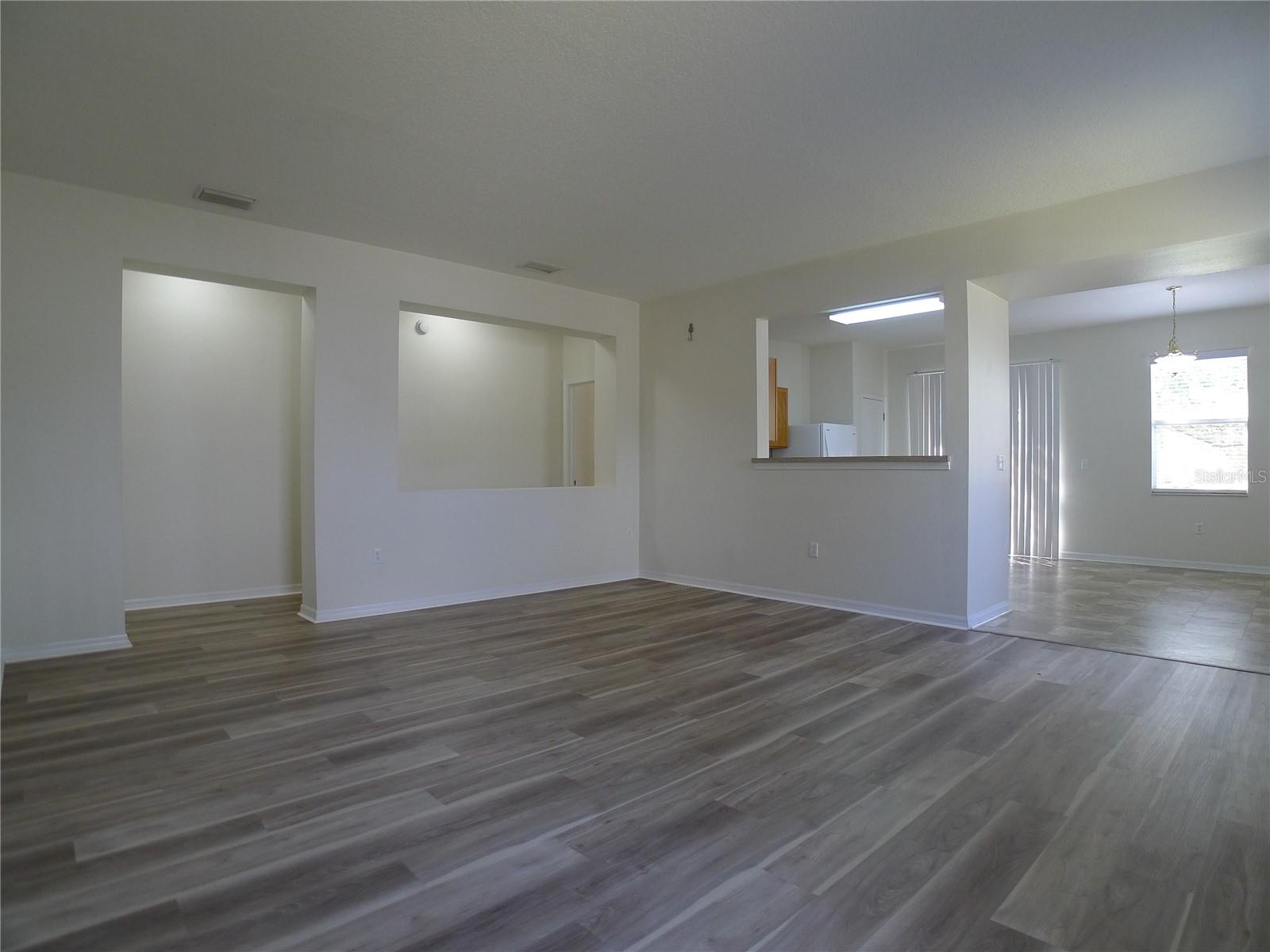 Image 5 of 20 For 6829 Lake Eaglebrooke Drive