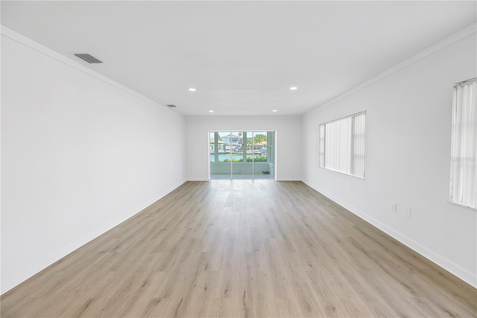 Image 14 of 70 For 270 Skiff Point A5