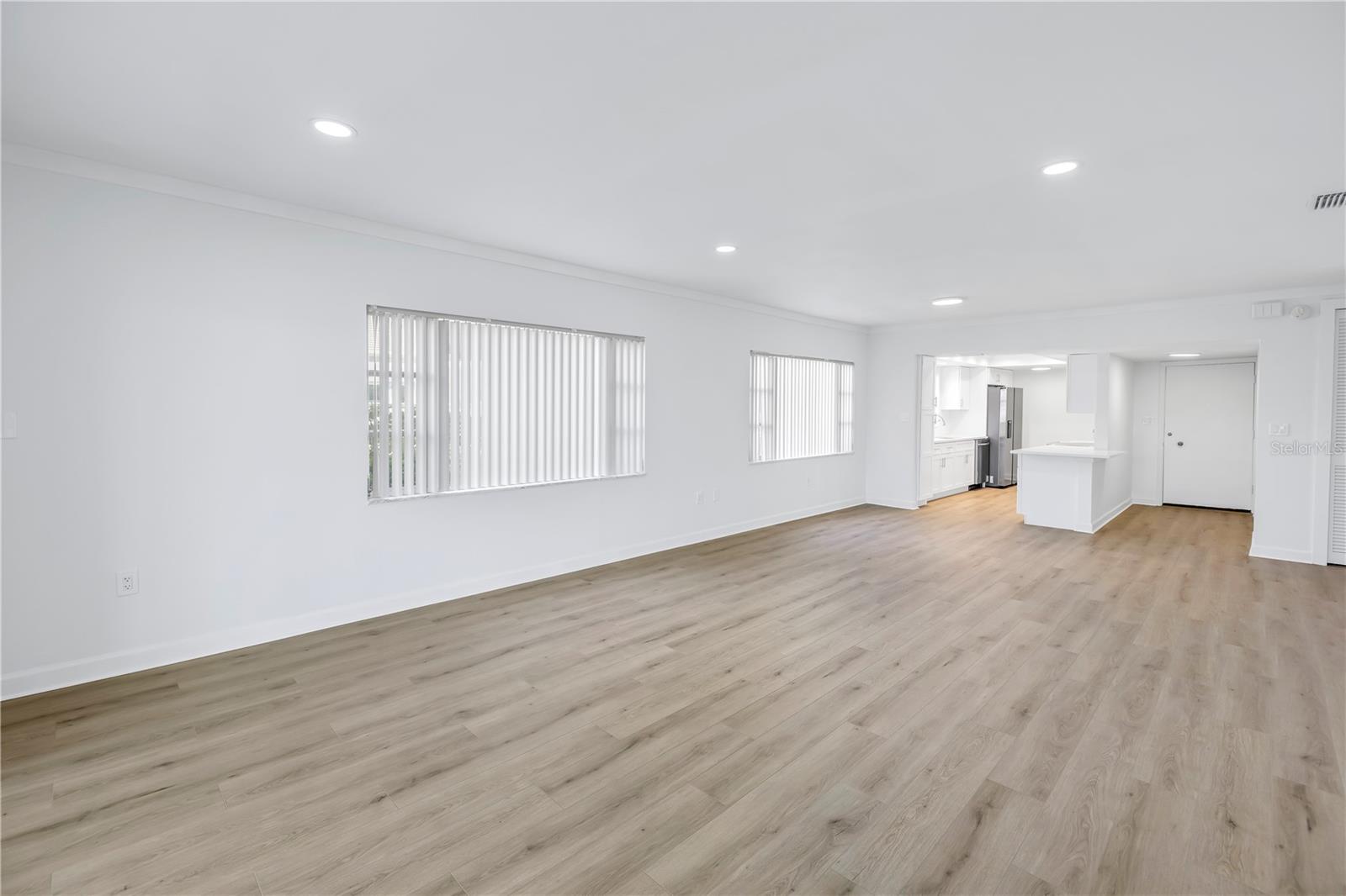 Image 20 of 70 For 270 Skiff Point A5