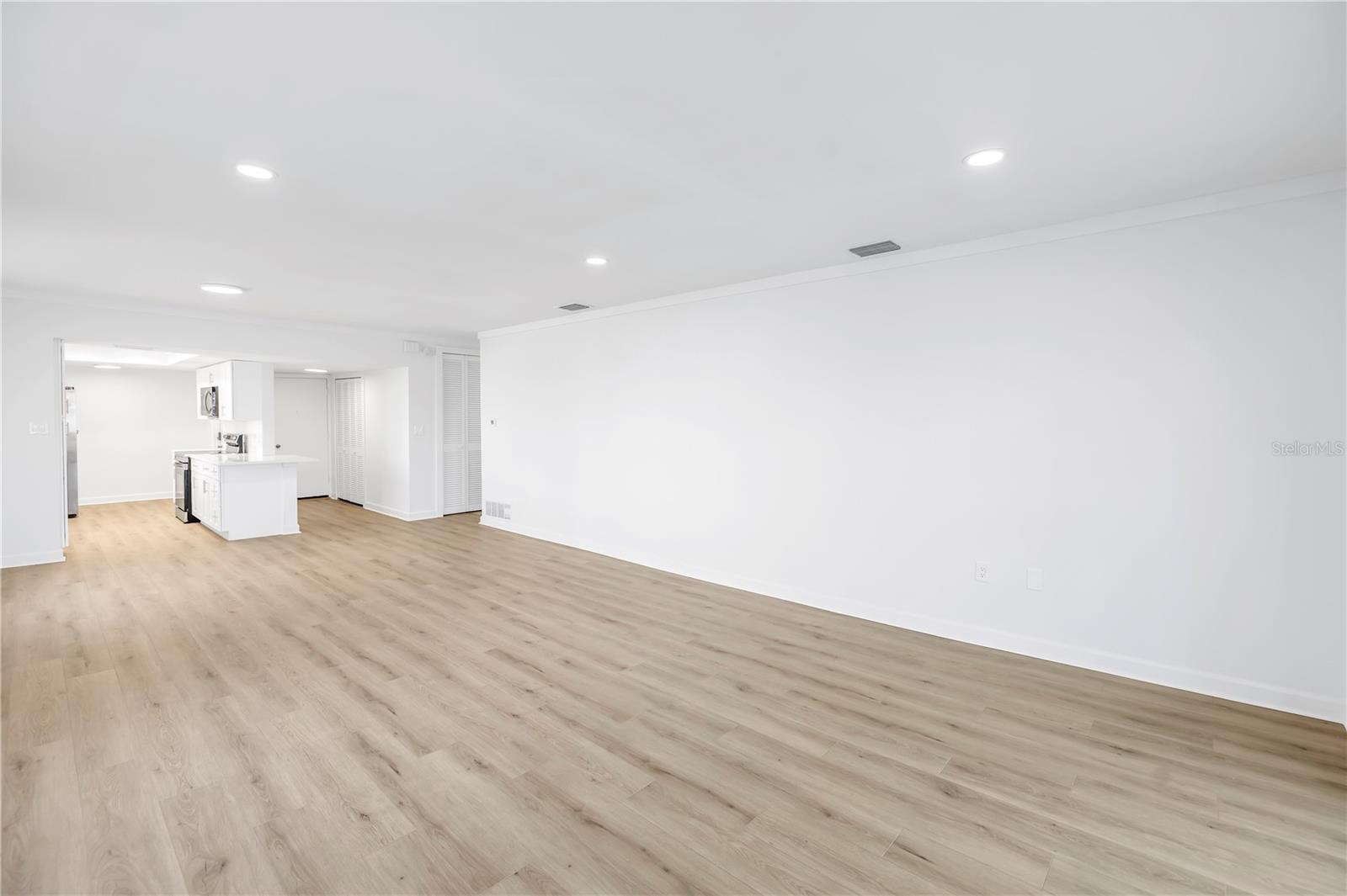 Image 22 of 70 For 270 Skiff Point A5