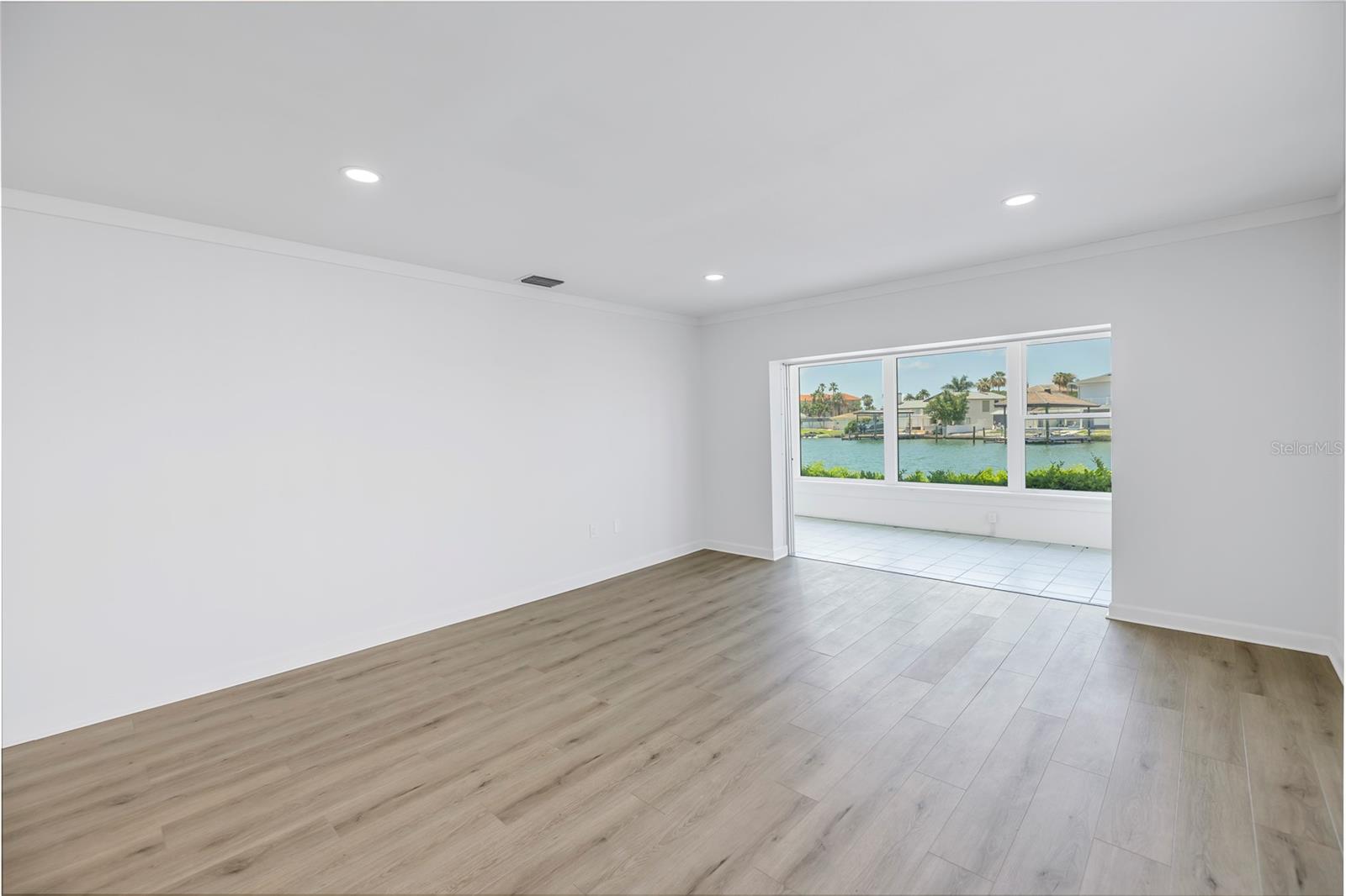 Image 24 of 70 For 270 Skiff Point A5