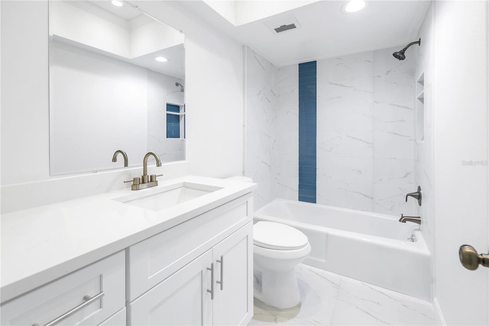 Image 32 of 70 For 270 Skiff Point A5