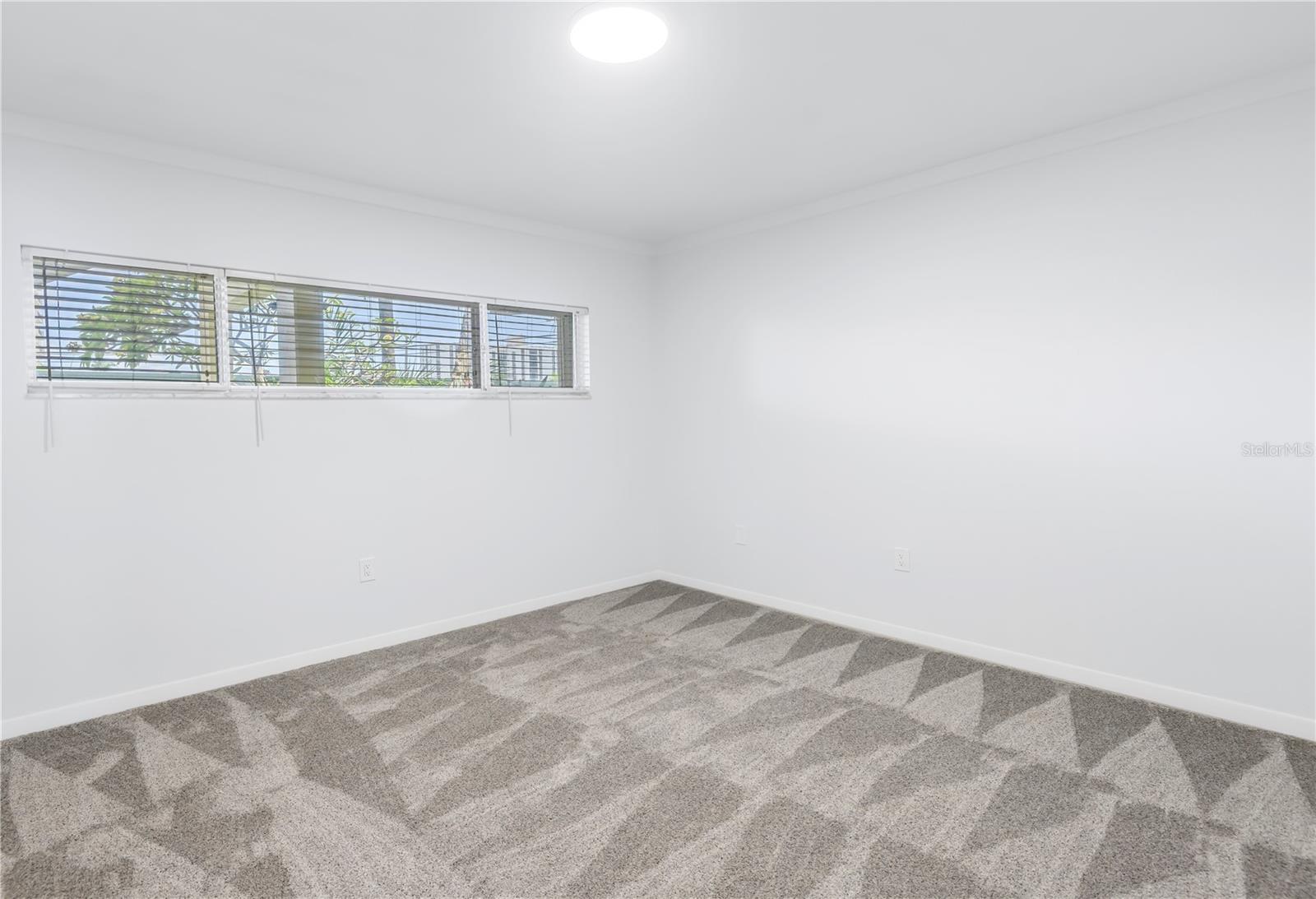 Image 35 of 70 For 270 Skiff Point A5