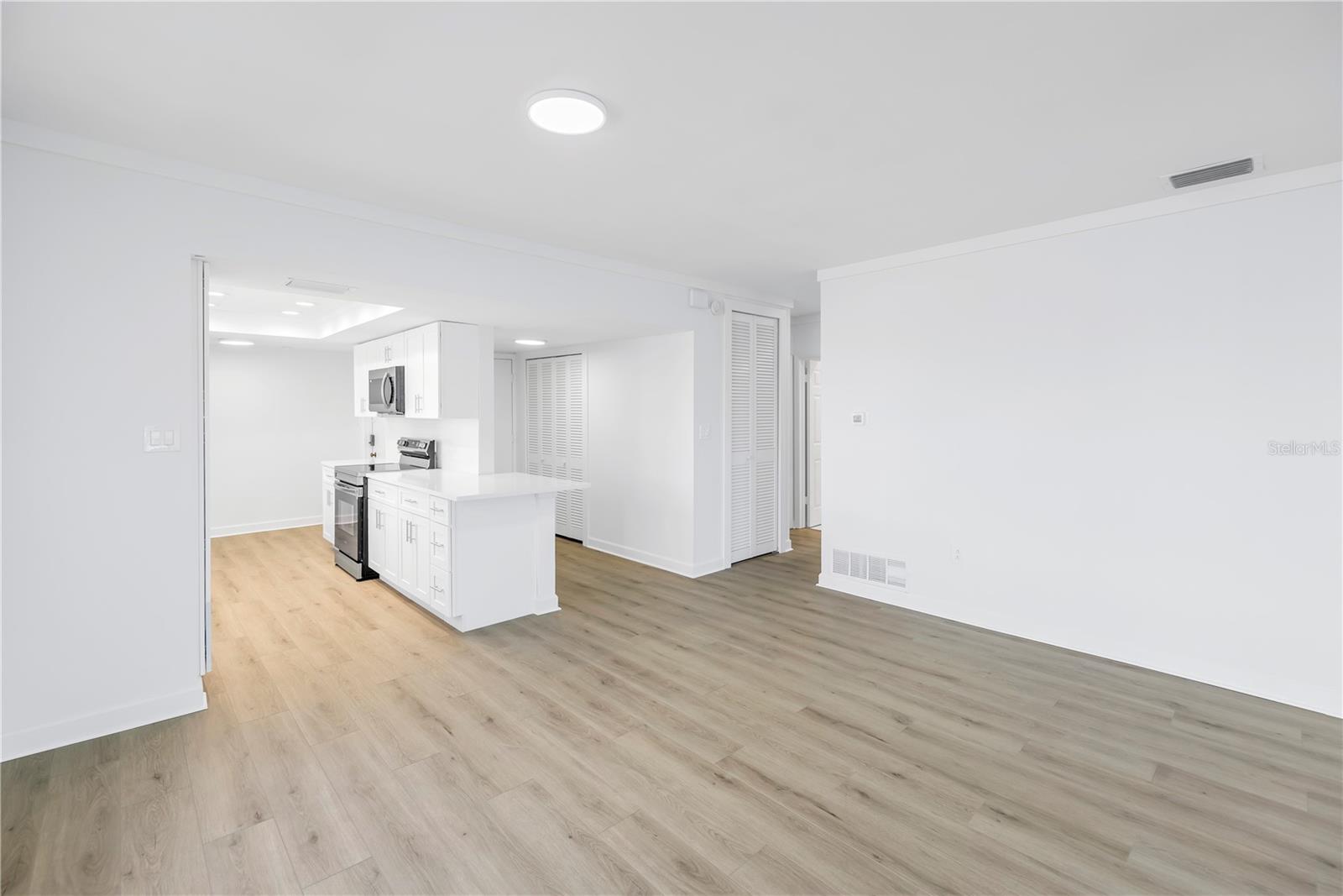 Image 5 of 70 For 270 Skiff Point A5