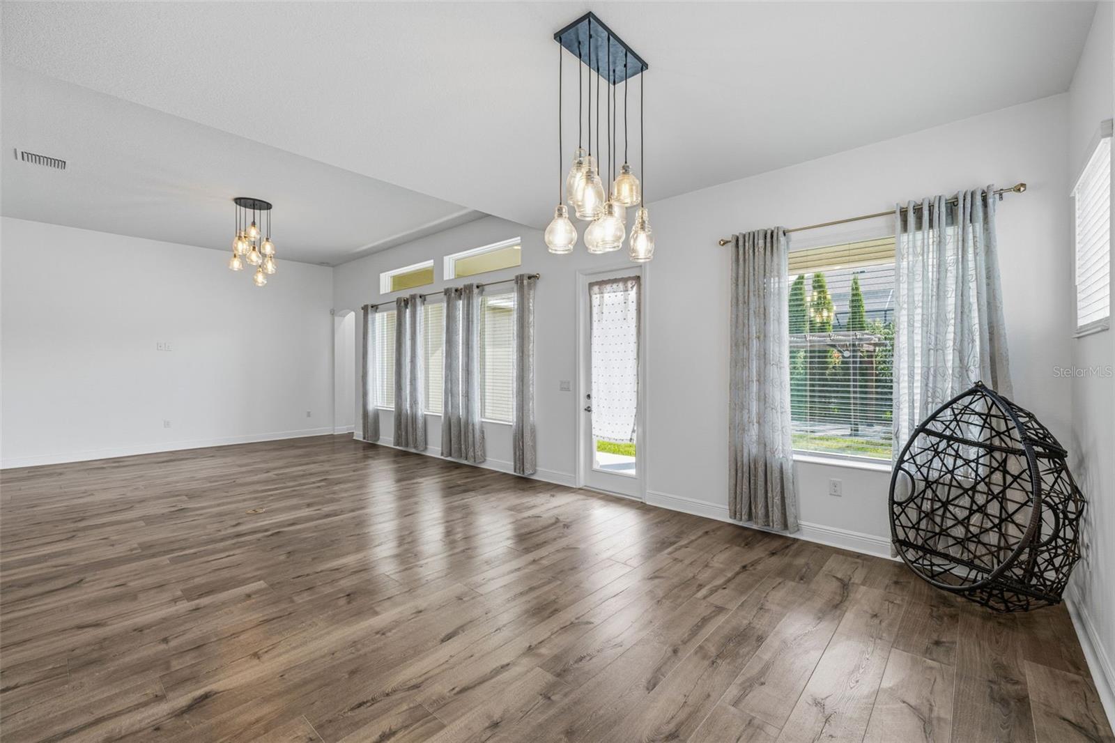 Image 11 of 45 For 5925 Silver Sun Drive