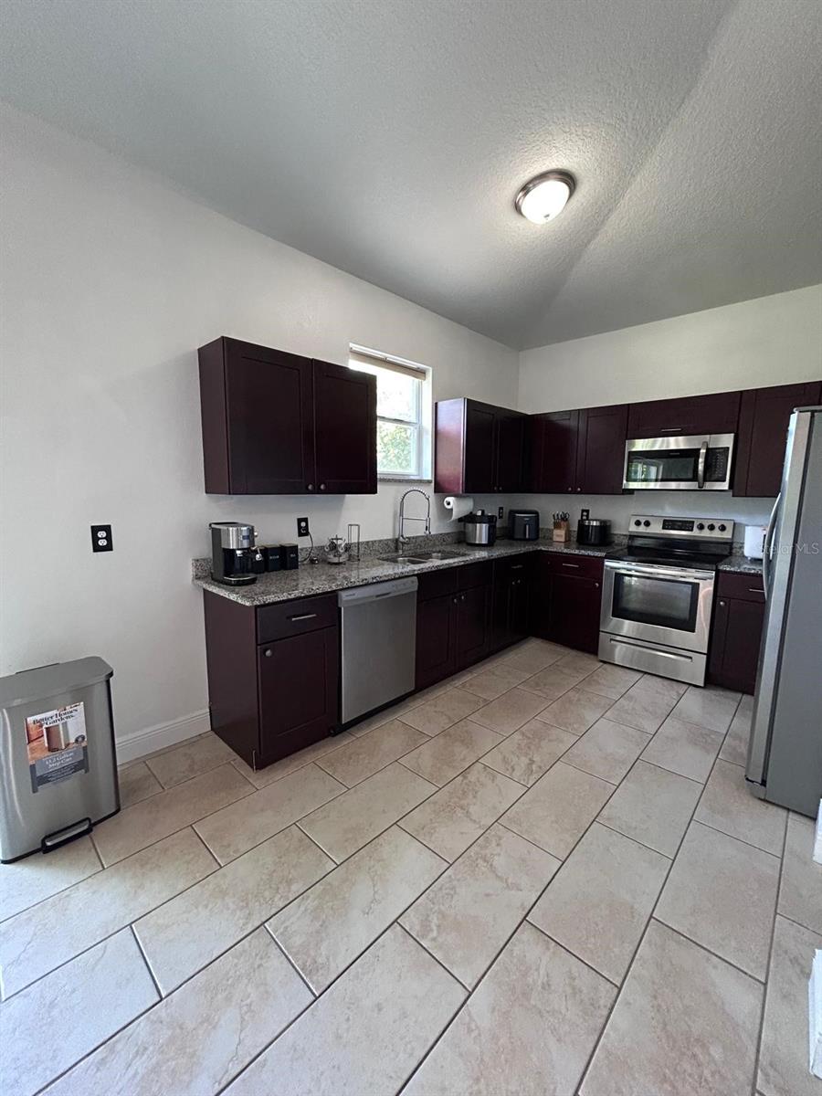 Listing photo id 9 for 5103 18th Avenue