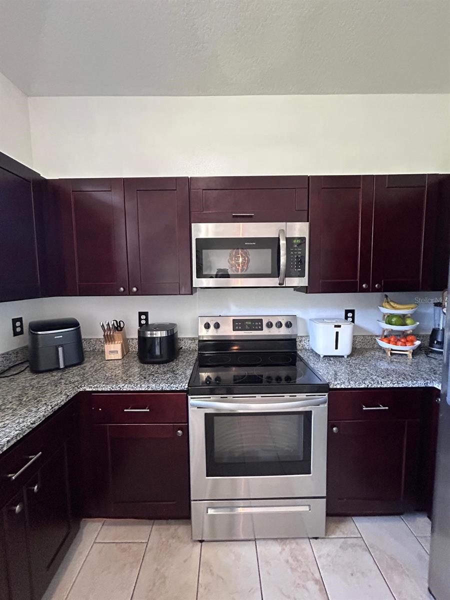 Listing photo id 10 for 5103 18th Avenue