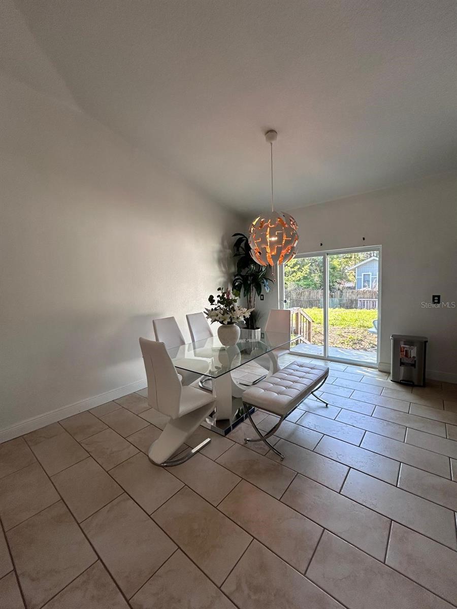 Listing photo id 16 for 5103 18th Avenue