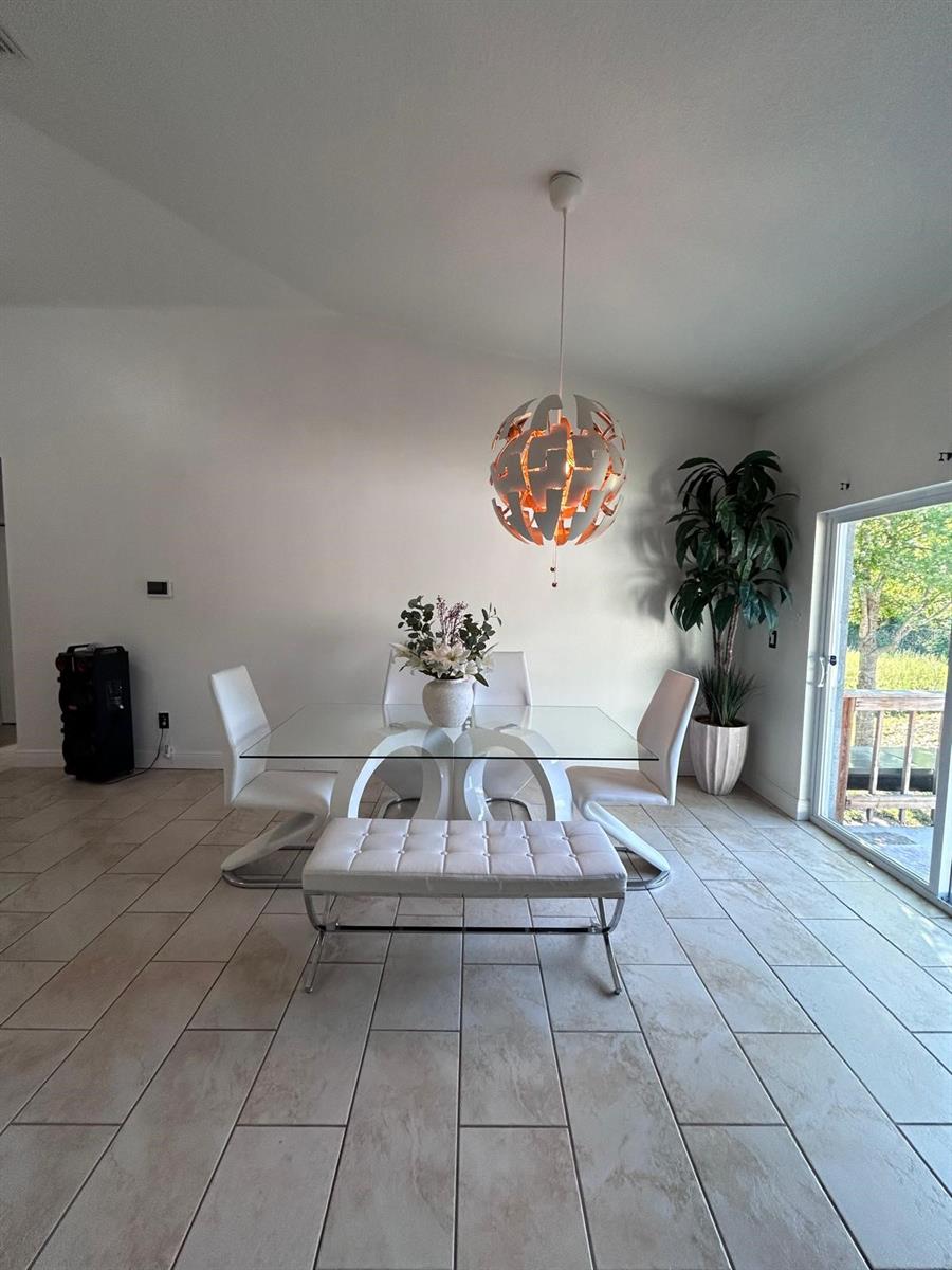 Listing photo id 17 for 5103 18th Avenue