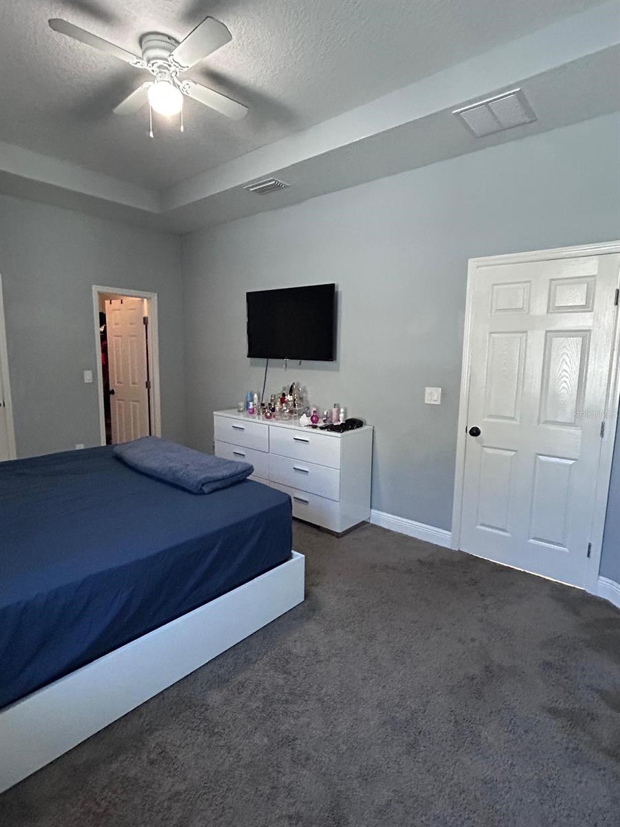 Listing photo id 21 for 5103 18th Avenue