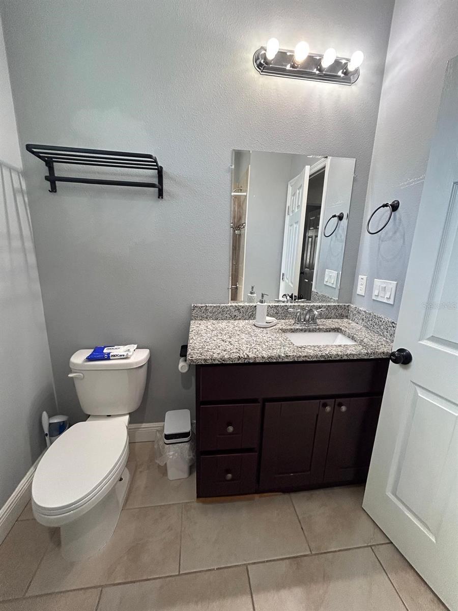 Listing photo id 27 for 5103 18th Avenue