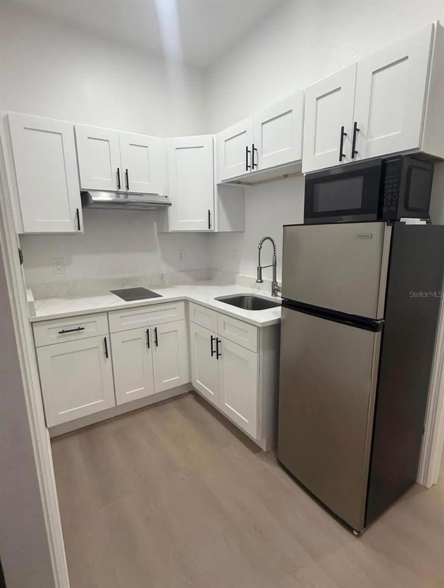 Listing photo id 31 for 5103 18th Avenue