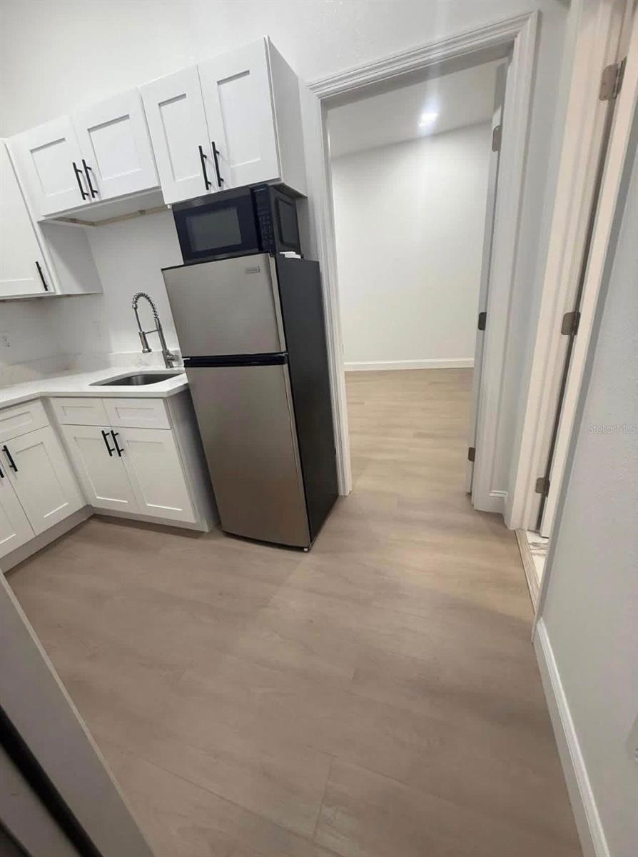 Listing photo id 32 for 5103 18th Avenue