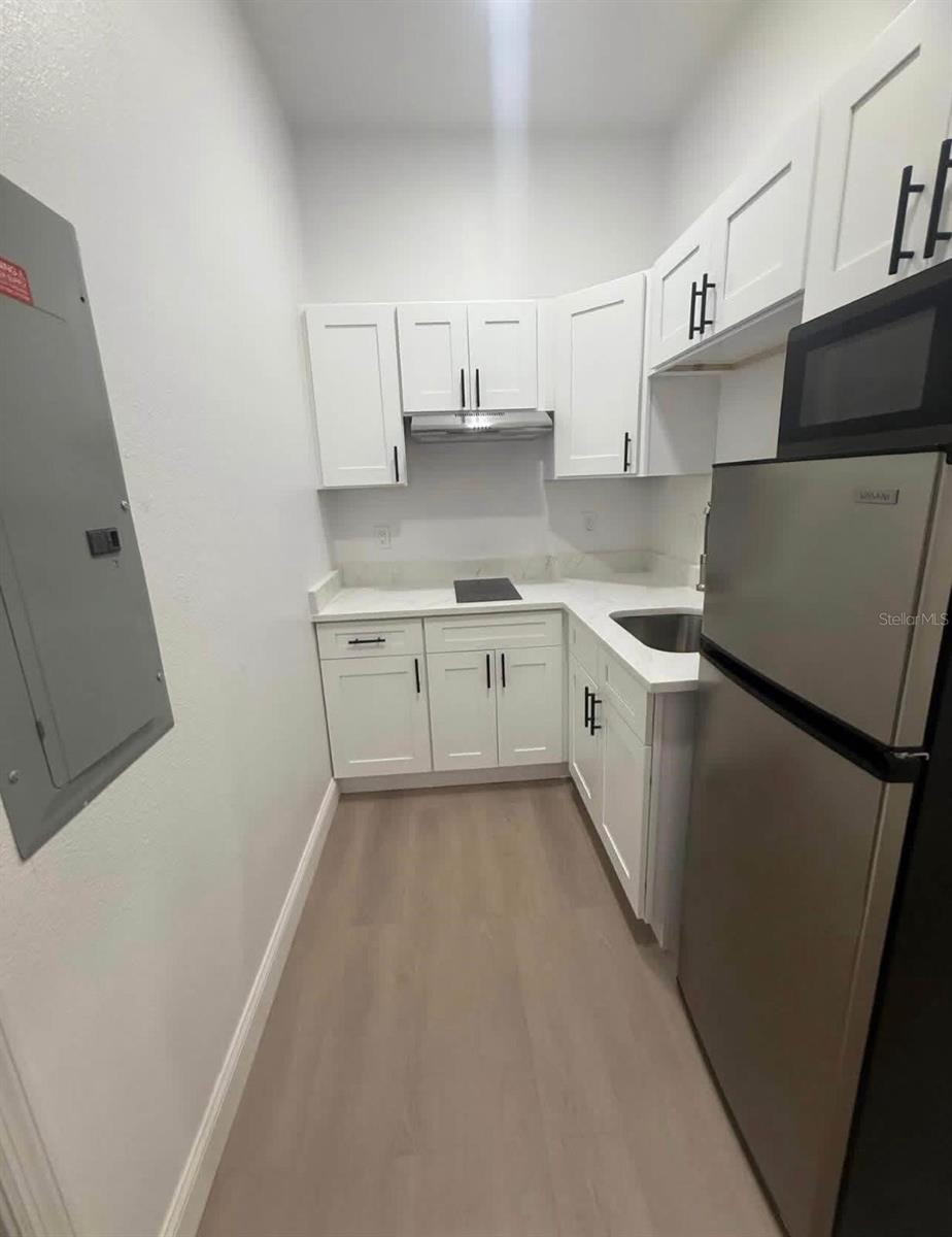 Listing photo id 34 for 5103 18th Avenue