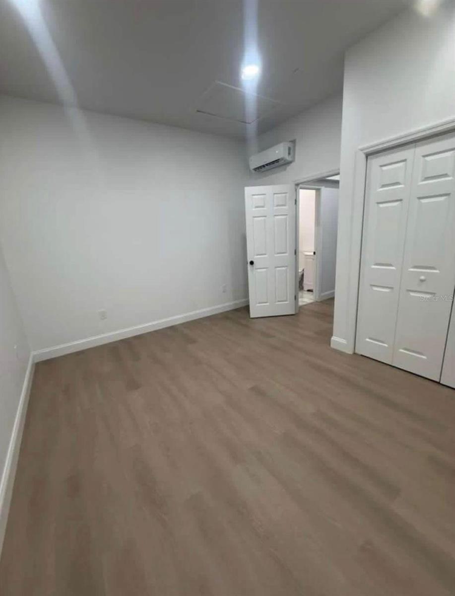 Listing photo id 35 for 5103 18th Avenue