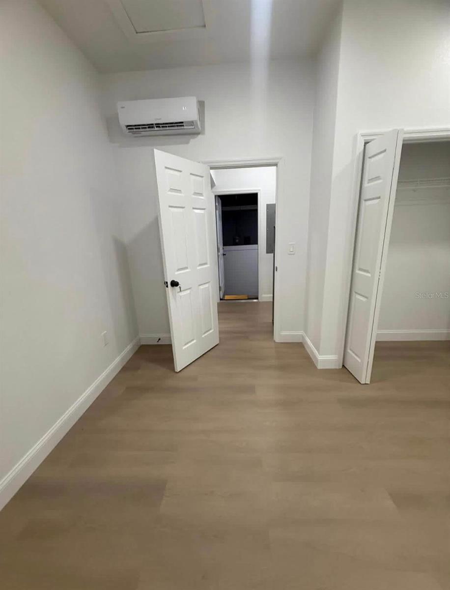 Listing photo id 36 for 5103 18th Avenue