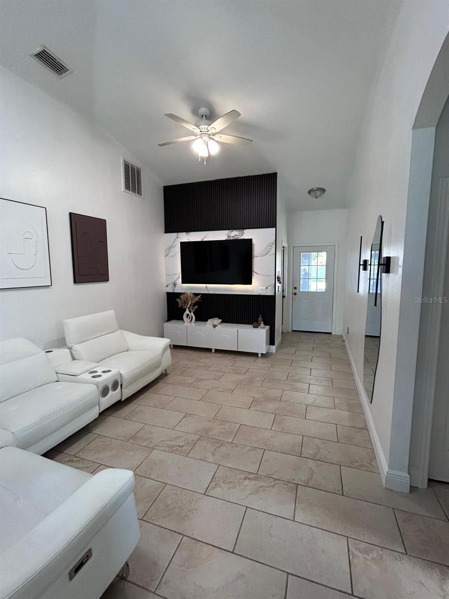 Listing photo id 5 for 5103 18th Avenue