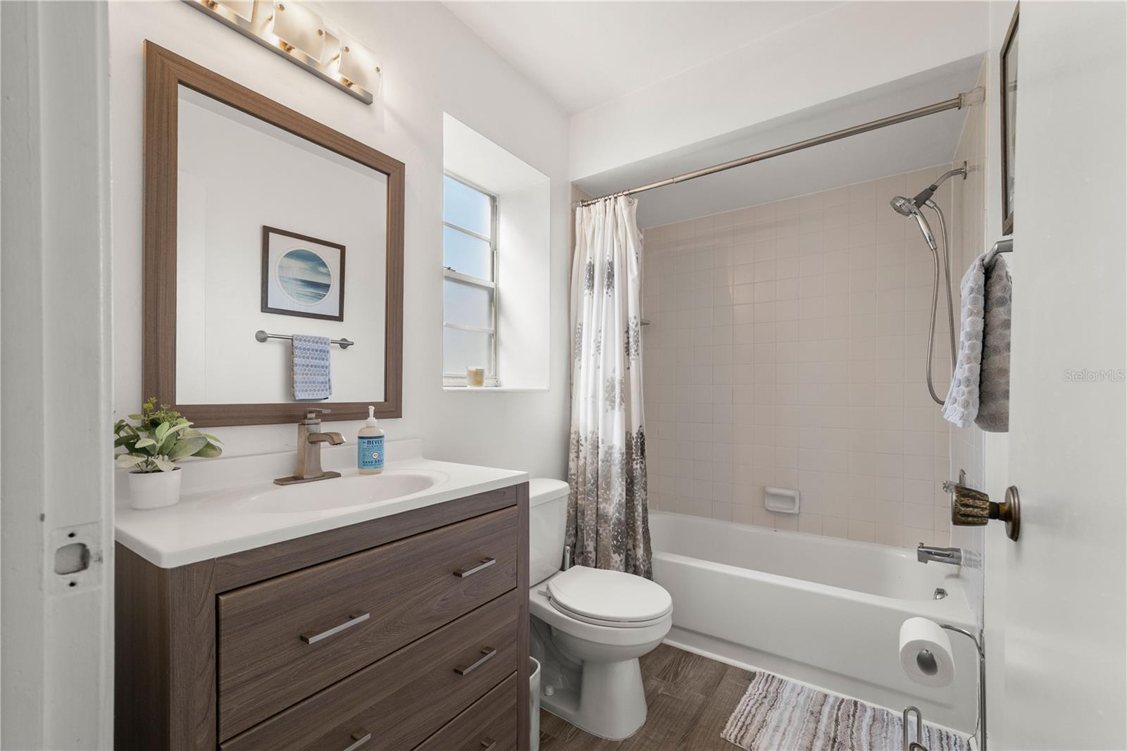 Image 14 of 23 For 1960 Union Street 28