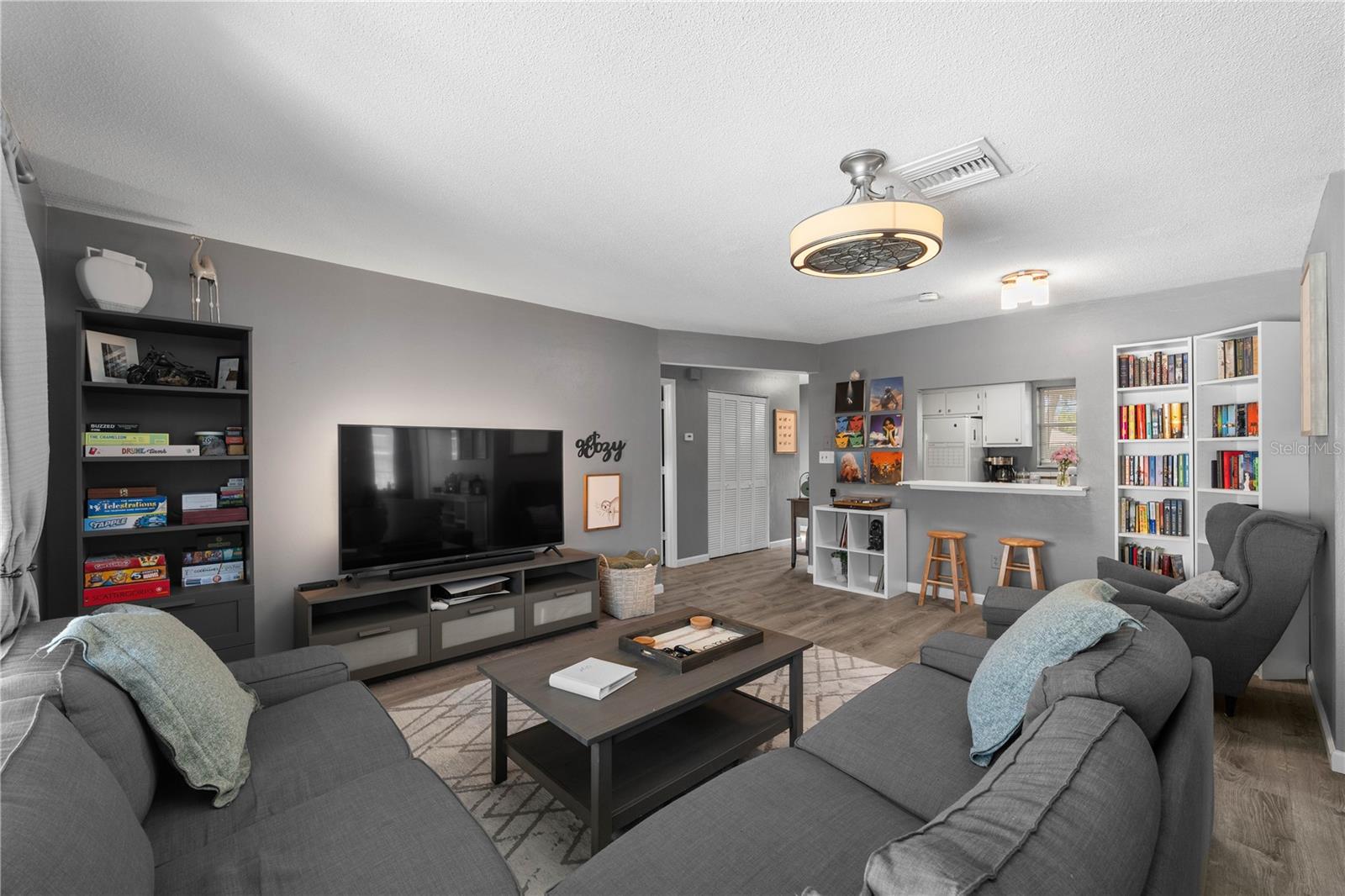 Image 2 of 23 For 1960 Union Street 28